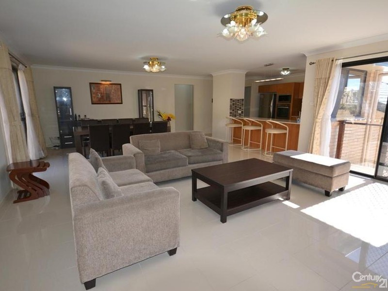11 Clarkstone Avenue, Cameron Park NSW 2285