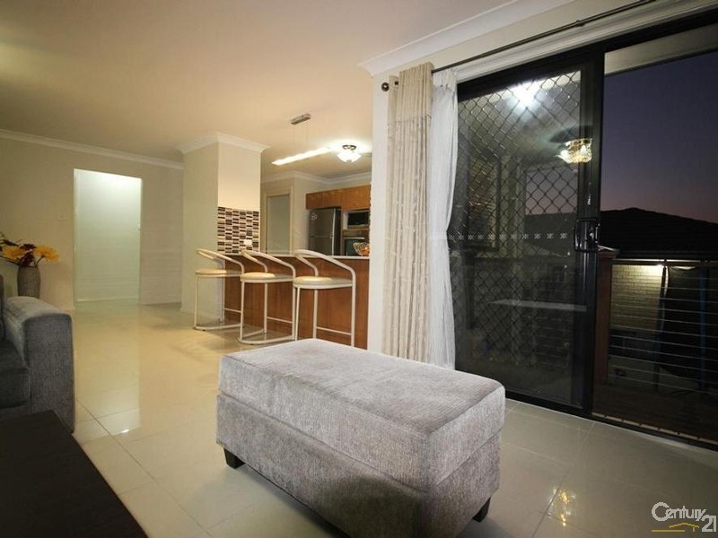 11 Clarkstone Avenue, Cameron Park NSW 2285
