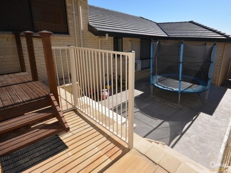 11 Clarkstone Avenue, Cameron Park NSW 2285