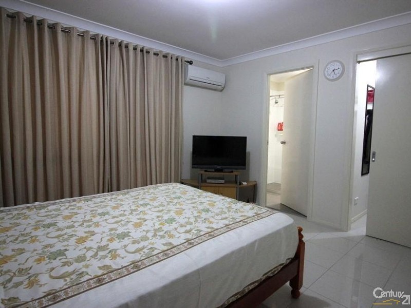 11 Clarkstone Avenue, Cameron Park NSW 2285