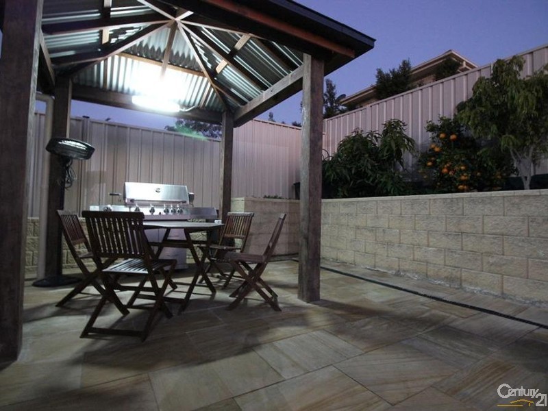 11 Clarkstone Avenue, Cameron Park NSW 2285