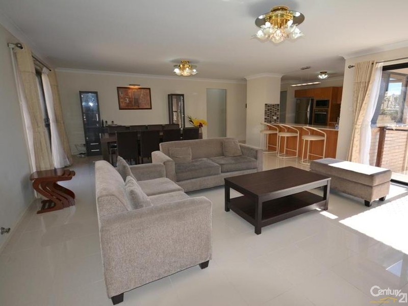 11 Clarkstone Avenue, Cameron Park NSW 2285