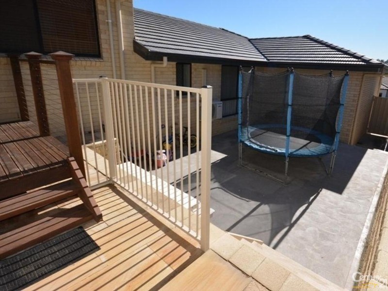 11 Clarkstone Avenue, Cameron Park NSW 2285