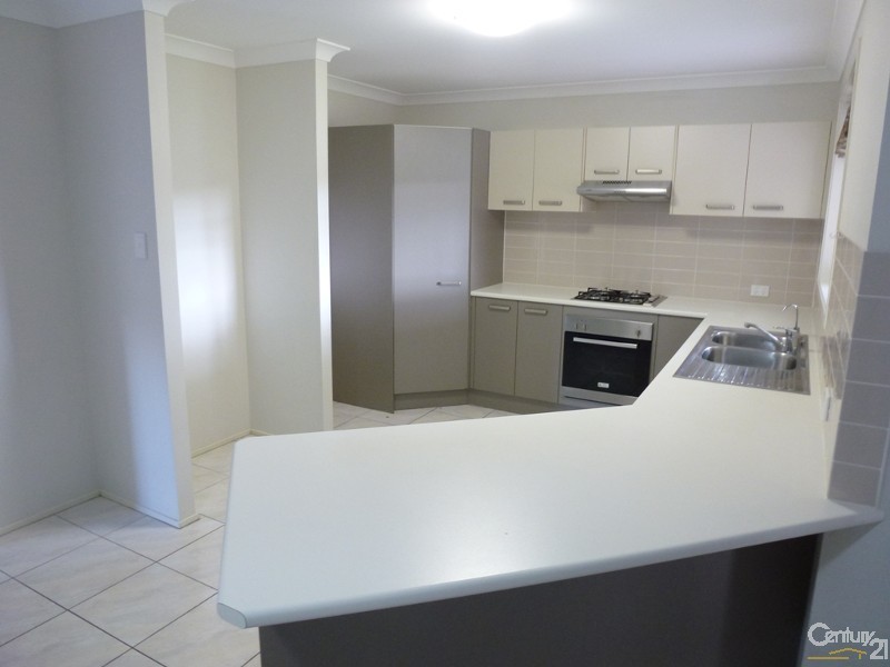 16 Clarkstone Avenue, Cameron Park NSW 2285