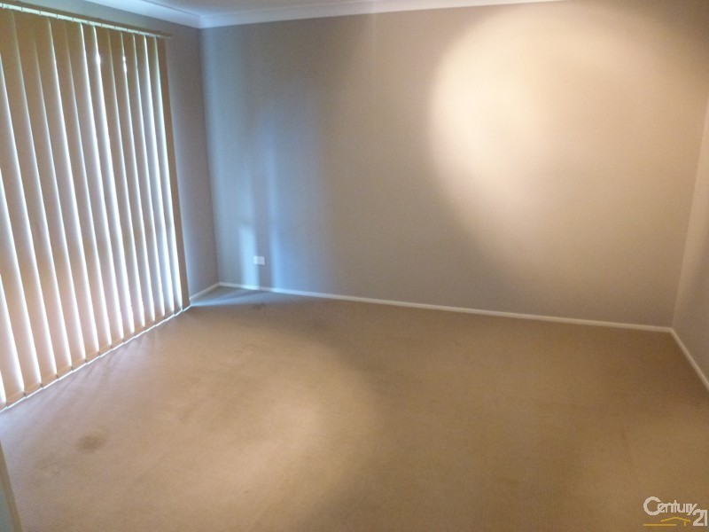 16 Clarkstone Avenue, Cameron Park NSW 2285