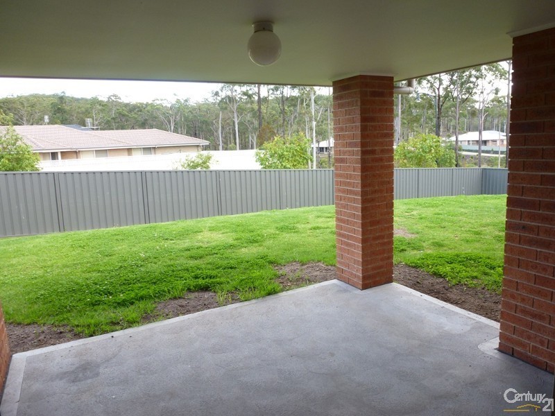 16 Clarkstone Avenue, Cameron Park NSW 2285