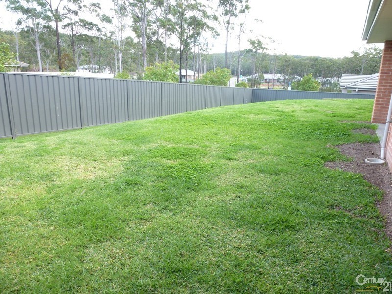 16 Clarkstone Avenue, Cameron Park NSW 2285