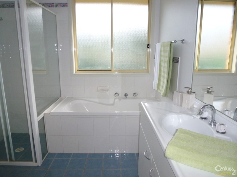 1 Cypress Close, Fletcher NSW 2287