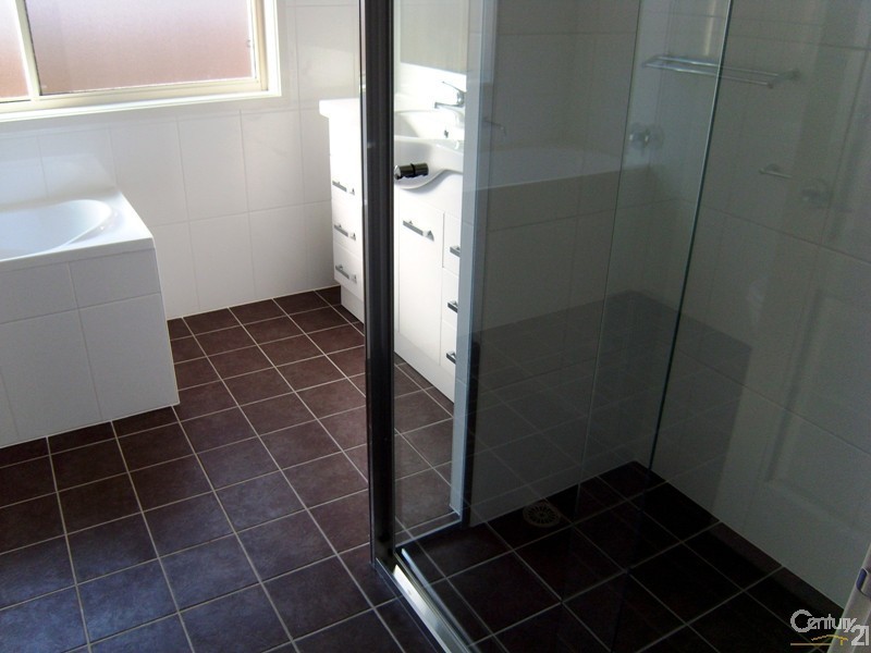 4 Quartz Place, Cameron Park NSW 2285