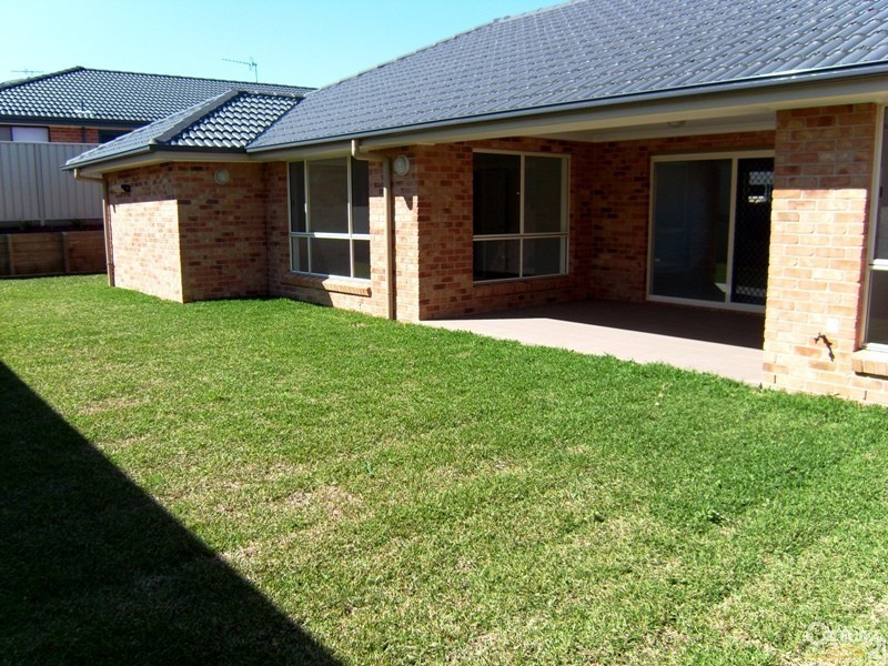 4 Quartz Place, Cameron Park NSW 2285