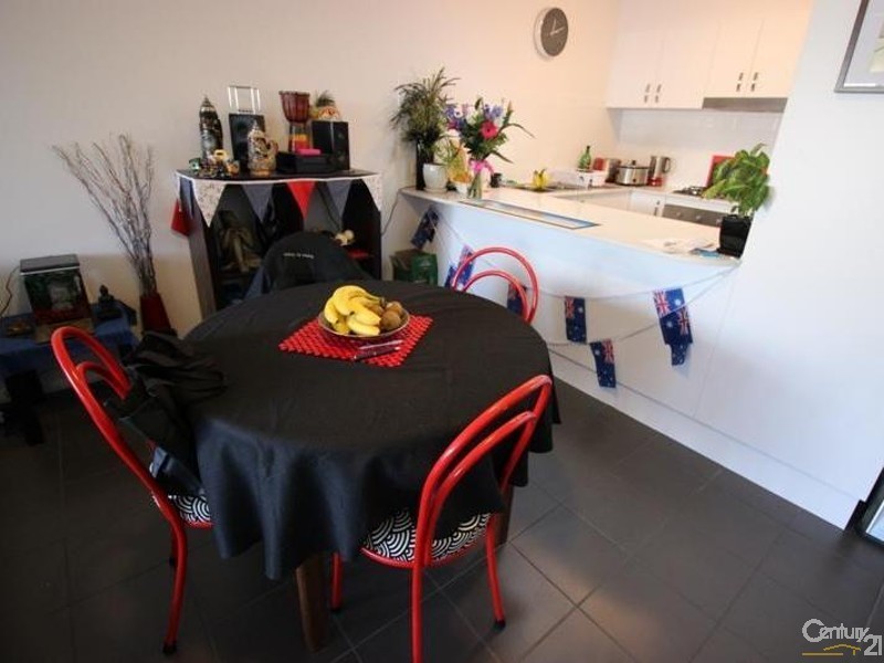 2/76 Harriett Street, Waratah NSW 2298