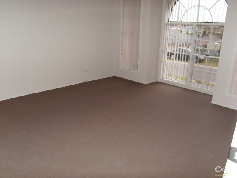 8 Redmond Circuit, Cameron Park NSW 2285