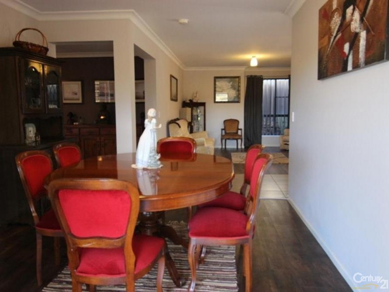 32 Ridgemont Avenue, Cameron Park NSW 2285