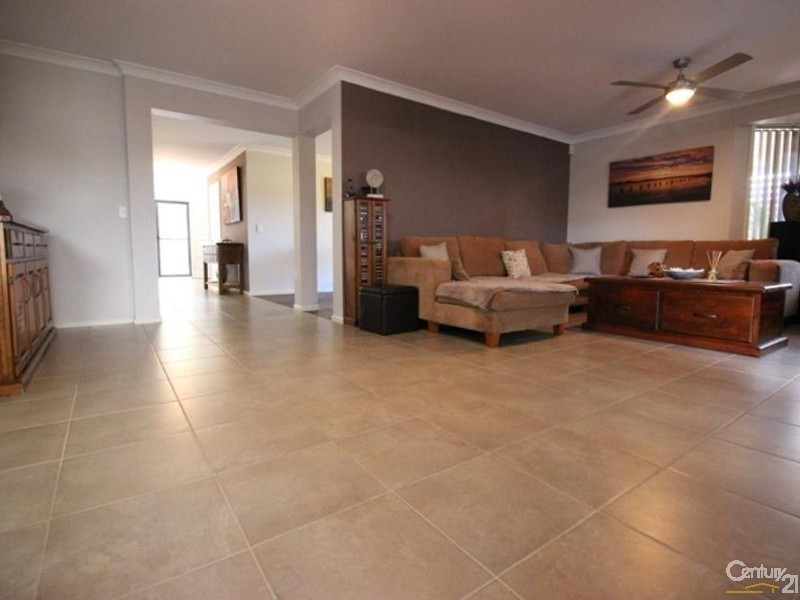 32 Ridgemont Avenue, Cameron Park NSW 2285