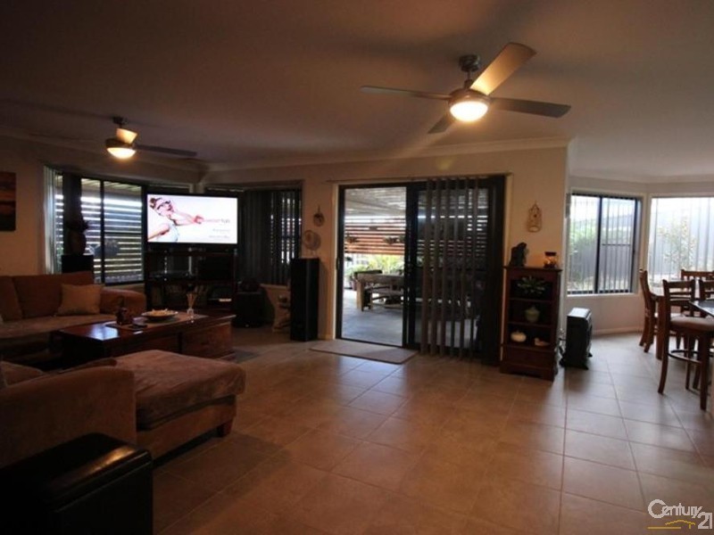 32 Ridgemont Avenue, Cameron Park NSW 2285