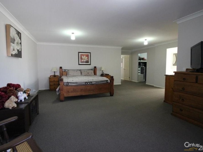 32 Ridgemont Avenue, Cameron Park NSW 2285