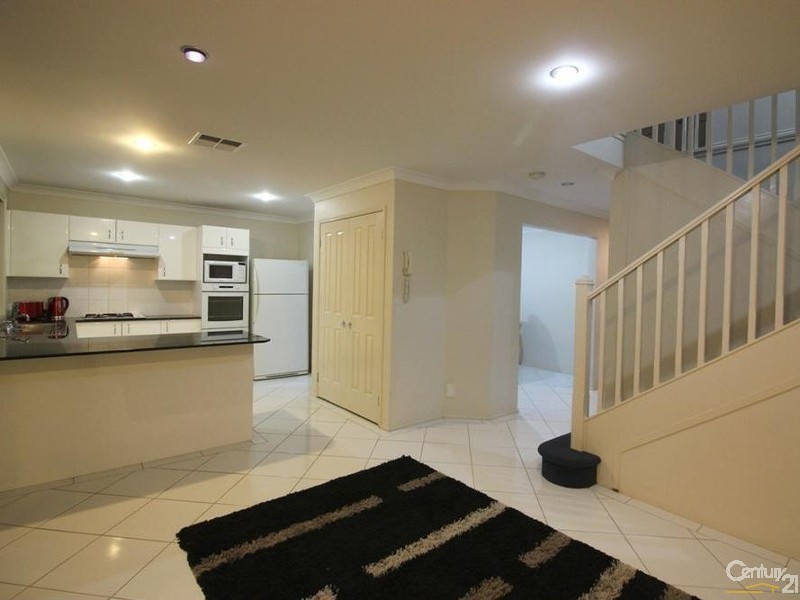 33 Araminta Chase, Cameron Park NSW 2285