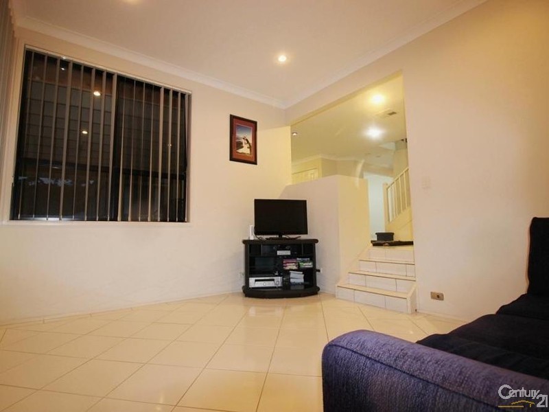 33 Araminta Chase, Cameron Park NSW 2285