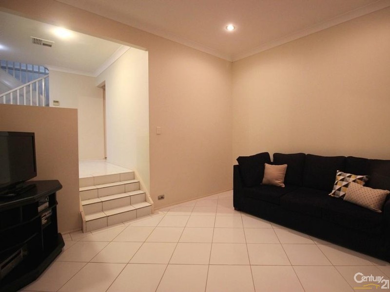 33 Araminta Chase, Cameron Park NSW 2285