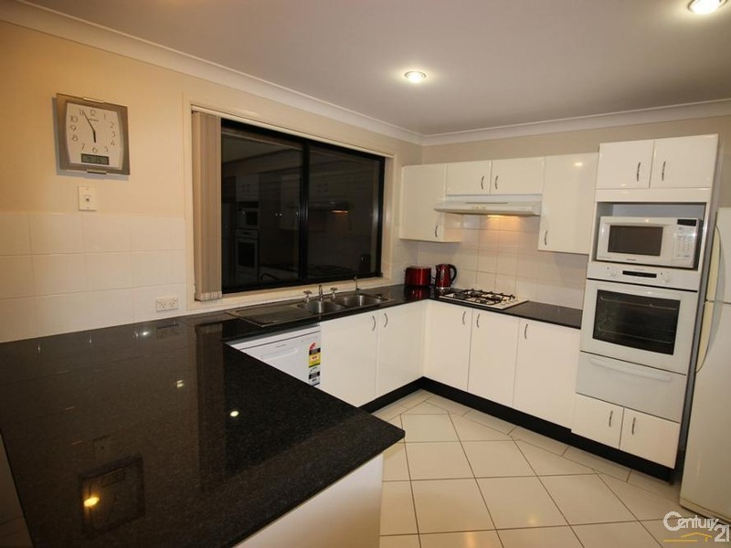 33 Araminta Chase, Cameron Park NSW 2285