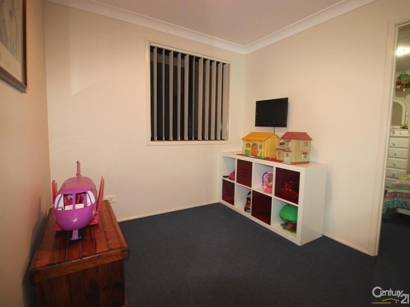 33 Araminta Chase, Cameron Park NSW 2285