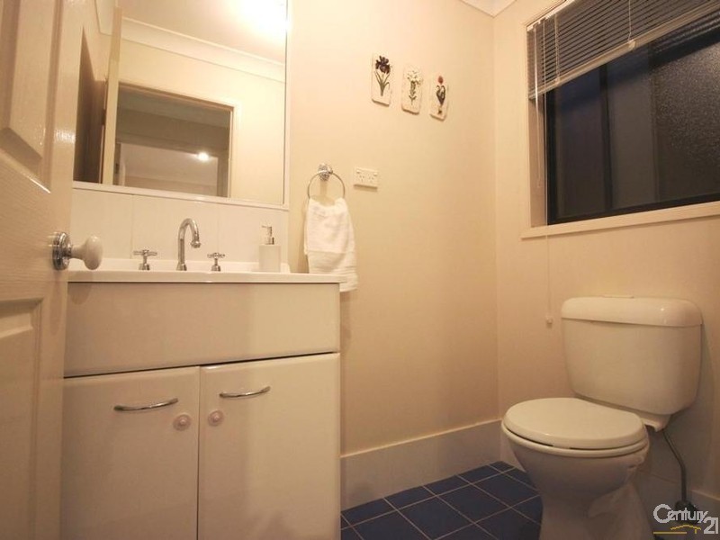 33 Araminta Chase, Cameron Park NSW 2285