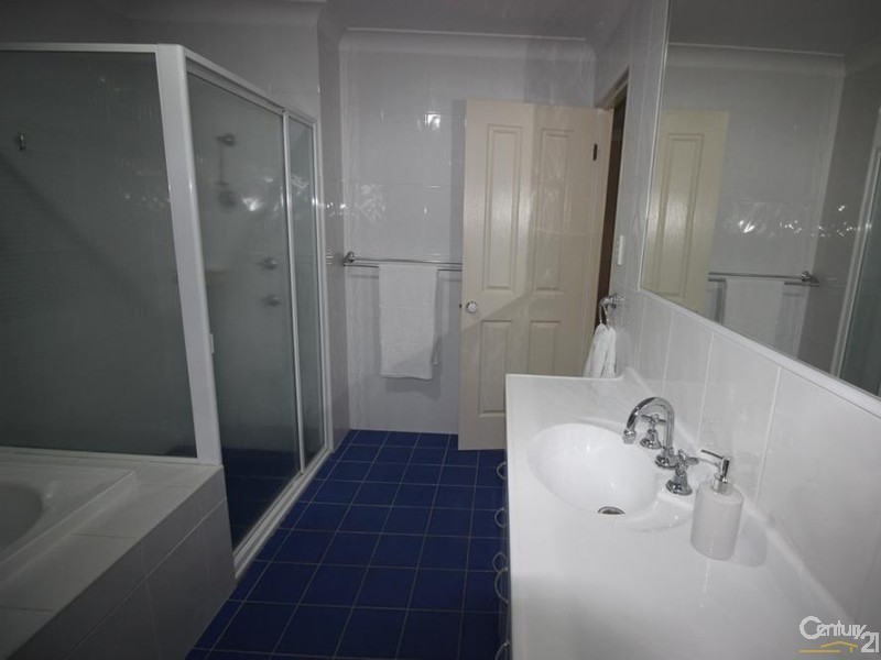 33 Araminta Chase, Cameron Park NSW 2285