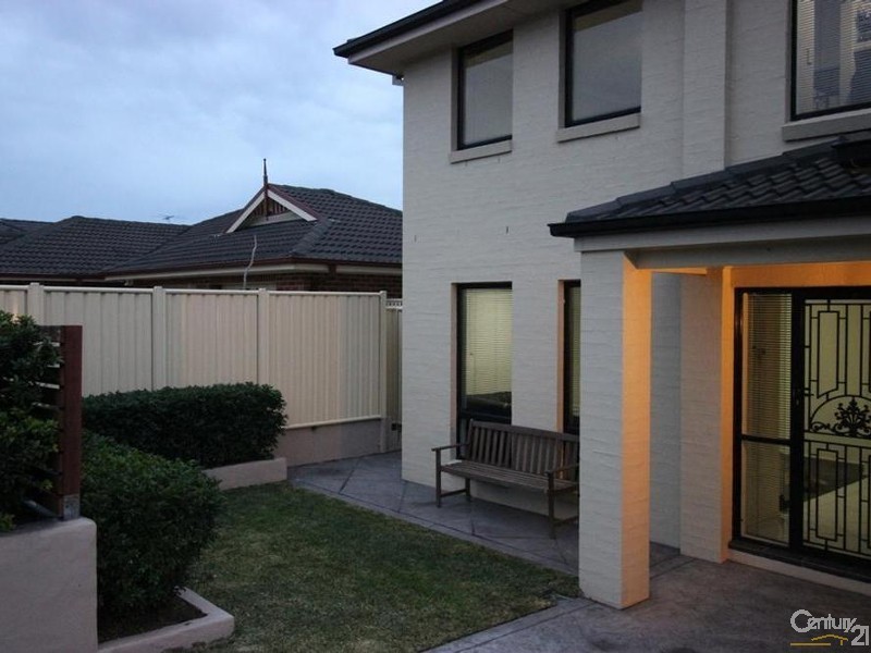 33 Araminta Chase, Cameron Park NSW 2285