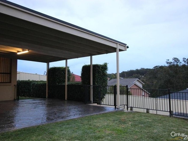 33 Araminta Chase, Cameron Park NSW 2285