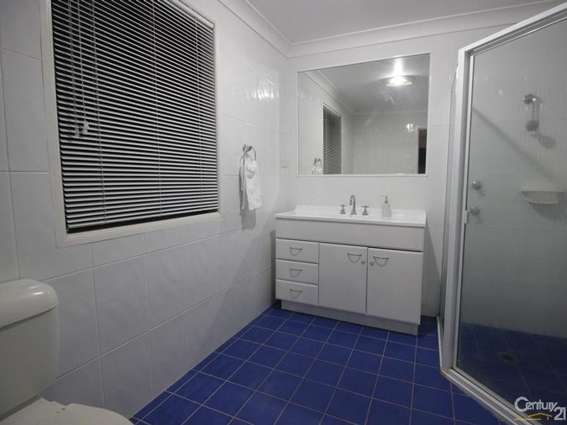 33 Araminta Chase, Cameron Park NSW 2285