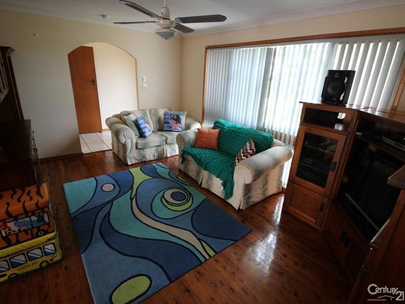 8 Renfrew Crescent, Edgeworth NSW 2285