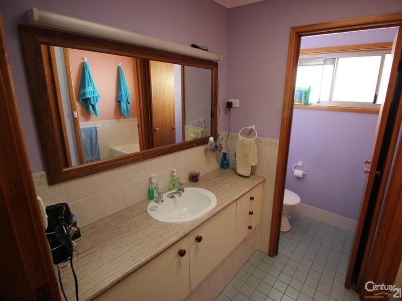 8 Renfrew Crescent, Edgeworth NSW 2285