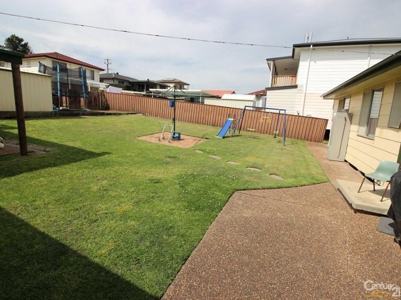 8 Renfrew Crescent, Edgeworth NSW 2285