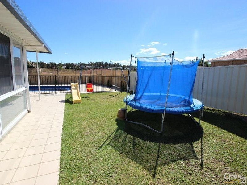 1 Peacock Court, Cameron Park NSW 2285