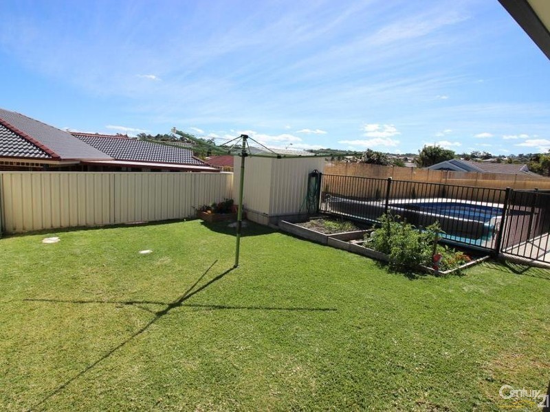 1 Peacock Court, Cameron Park NSW 2285