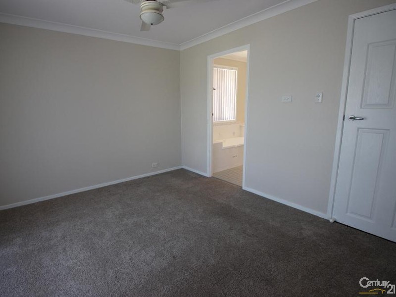 1 Peacock Court, Cameron Park NSW 2285