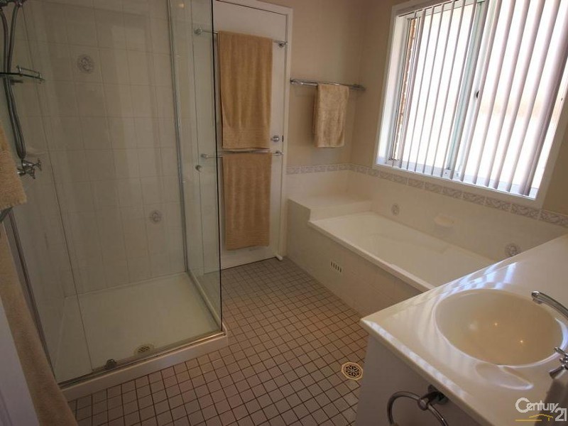 1 Peacock Court, Cameron Park NSW 2285