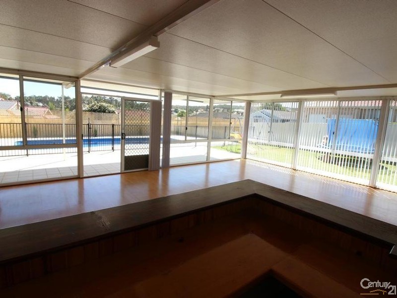 1 Peacock Court, Cameron Park NSW 2285