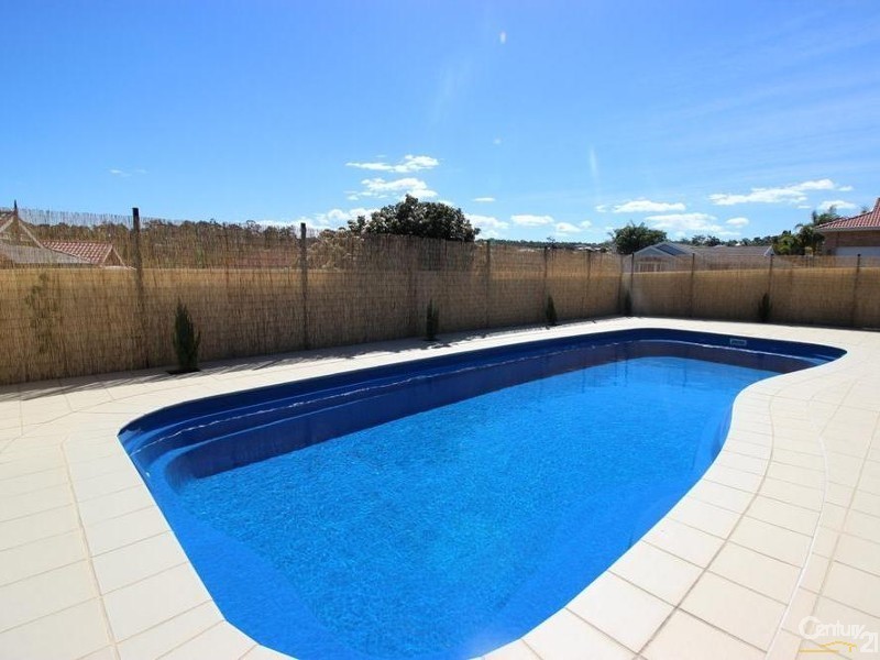 1 Peacock Court, Cameron Park NSW 2285