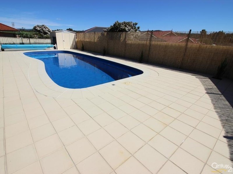 1 Peacock Court, Cameron Park NSW 2285