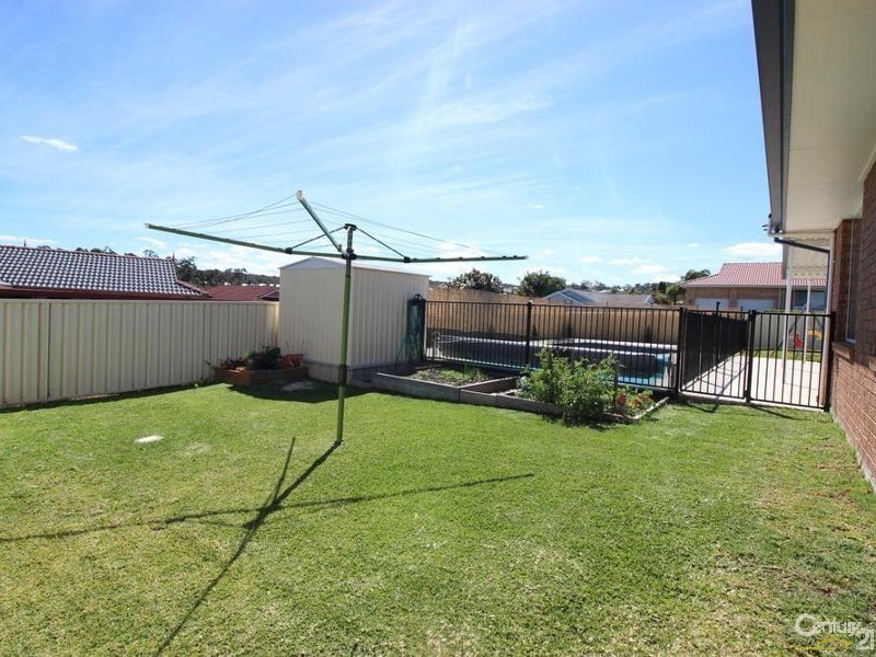 1 Peacock Court, Cameron Park NSW 2285