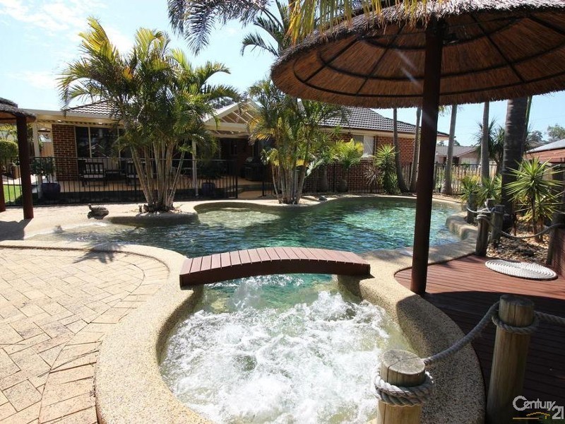 33 Bracken Close, Cameron Park NSW 2285