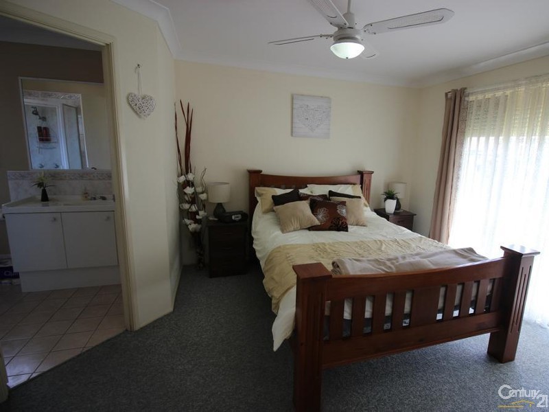 18 Toucan Close, Cameron Park NSW 2285