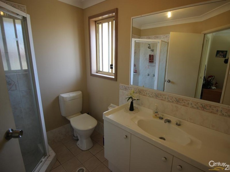 18 Toucan Close, Cameron Park NSW 2285