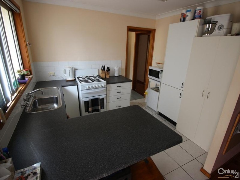 8 Renfrew Crescent, Edgeworth NSW 2285