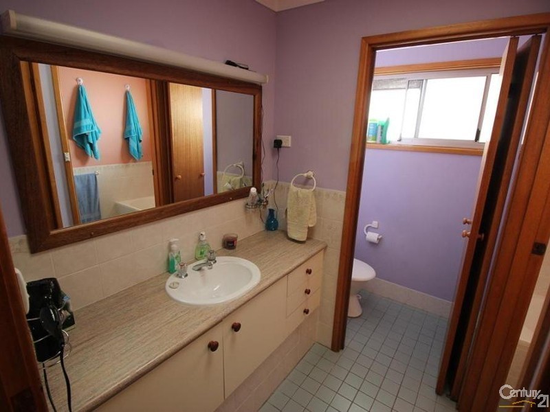 8 Renfrew Crescent, Edgeworth NSW 2285