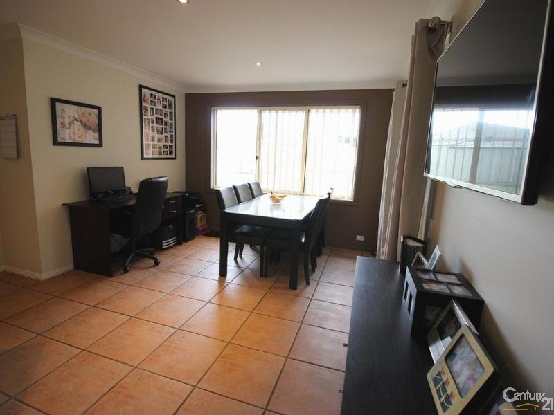 32 Flamingo Drive, Cameron Park NSW 2285