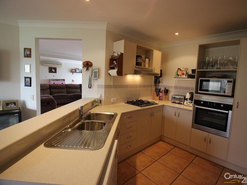 32 Flamingo Drive, Cameron Park NSW 2285