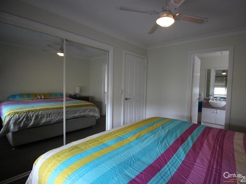 32 Flamingo Drive, Cameron Park NSW 2285