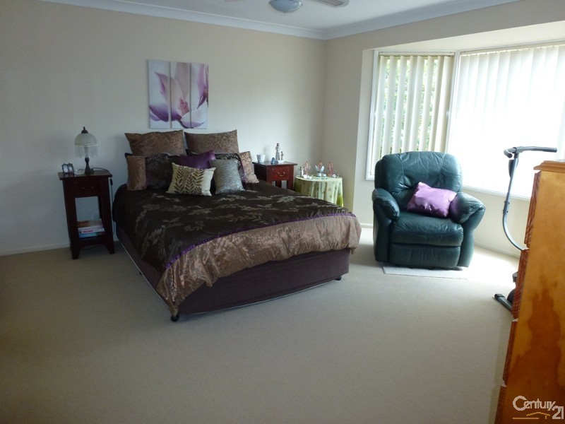 31 Scobie Street, Fletcher NSW 2287